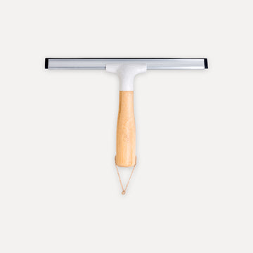 Clean screens with sustainable bamboo handle